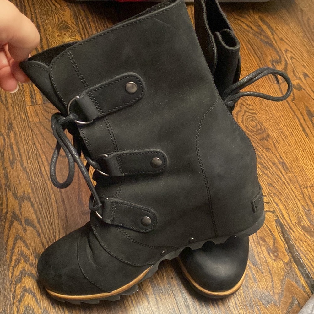 Sorel Joan of Artic wedge II boot! Great condition. Worn once.